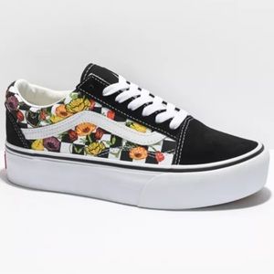NWOT Vans Old Skool Platform Checkerboard Skate Shoe - Black / Poppy